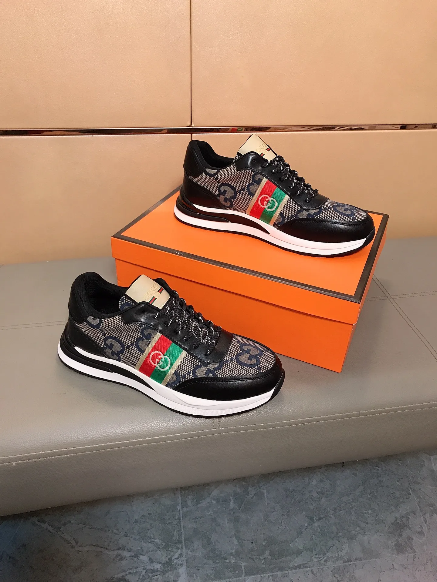 Factory price 400 👟👟💥[GUCCI] Gucci men’s casual shoes are absolutely popular 🔥The ultimate matching item for trendy men! Irresistible charm of super texture, the main recommendation, the upper is made of high-quality cowhide + brand printed fabric, sheepskin lining + feet, wear-resistant rubber sole, noble and elegant! Extremely comfortable🎁🎁You can be as handsome as you want💪 Size: 38-44!